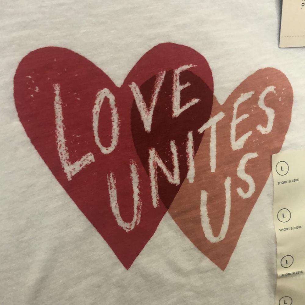 Universal Thread. ‘Love Unites Us’ T-Shirt, size l, nwt - Picture 2 of 2